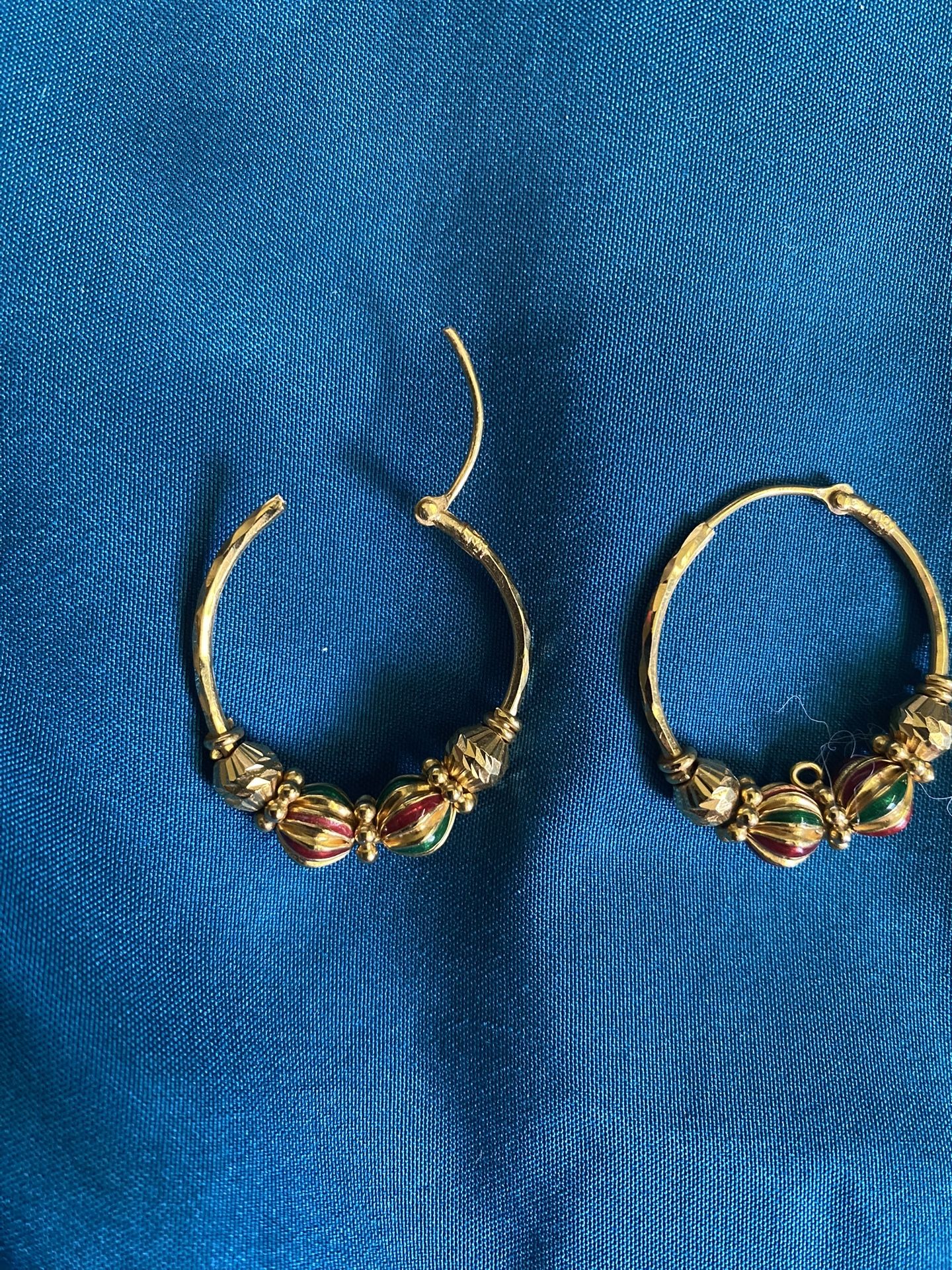 All 22 Krt Gold Pure Gold. Many Things Ear Rings Necklace Bangles. All Is Yellow Gold . Start From 350$ To 10,000$. Only Serious Buyers.