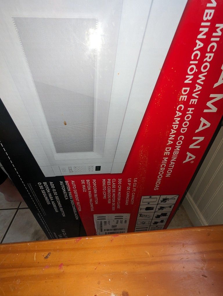 Microwave Brand new!!!!! Never Used