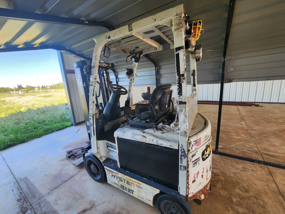 Hyster Forklift NEEDS BATTERY 
