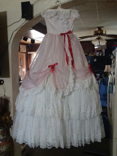 (EXCELLENT CONDITION) SOUTHERN BELLE DRESS. $80.00 OR BEST OFFER.