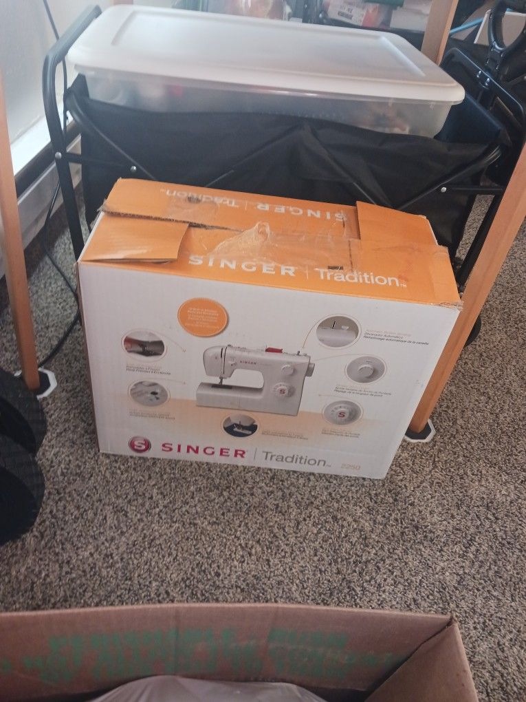 NEW SINGER TRADITION SEWING MACHINE