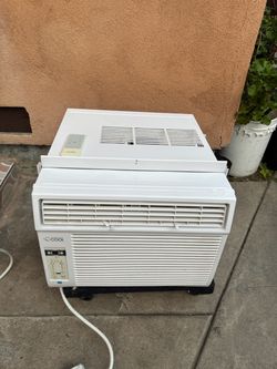 Window Air Conditioner, Commercial Cool brand, 10,00 BTU. Dimensions are 19” W x 14.5” H