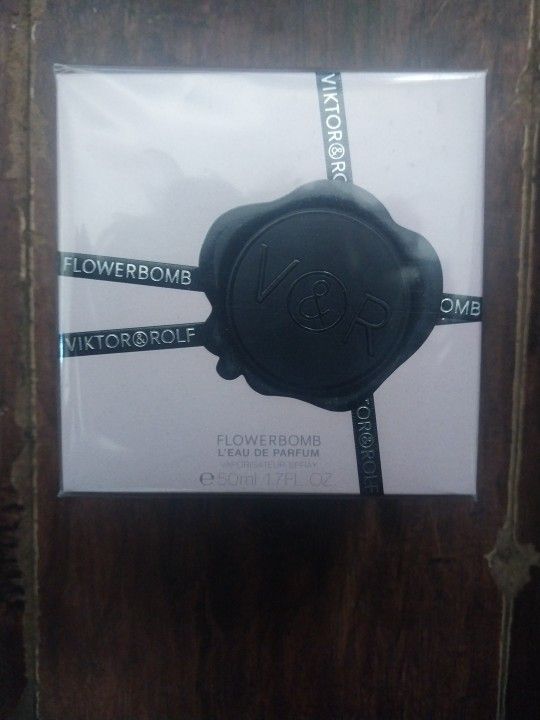 FlowerBomb Perfume