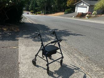 Walker Wheelchair Wheel Chair Walker in Great Condition like New