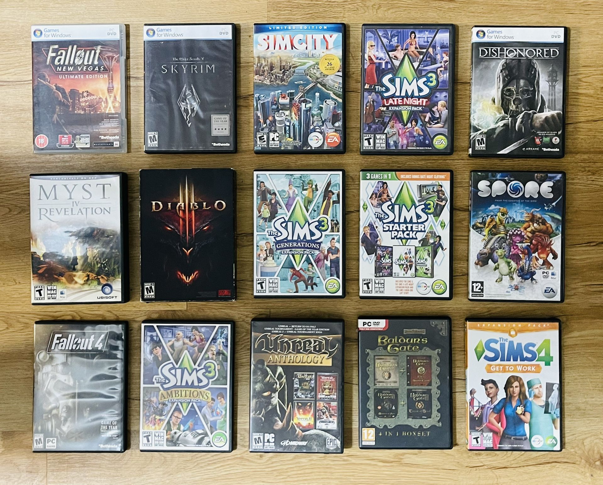Lot Of 66 PC DVD ROM Games : Skyrim, Sims, Fallout, Gears Of War, Diablo, Etc