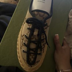 brand new gucci shoes *read desc*