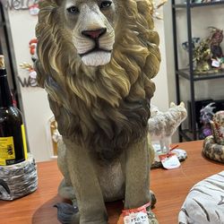 Large Lion Statue/ Statua Grande De Leon