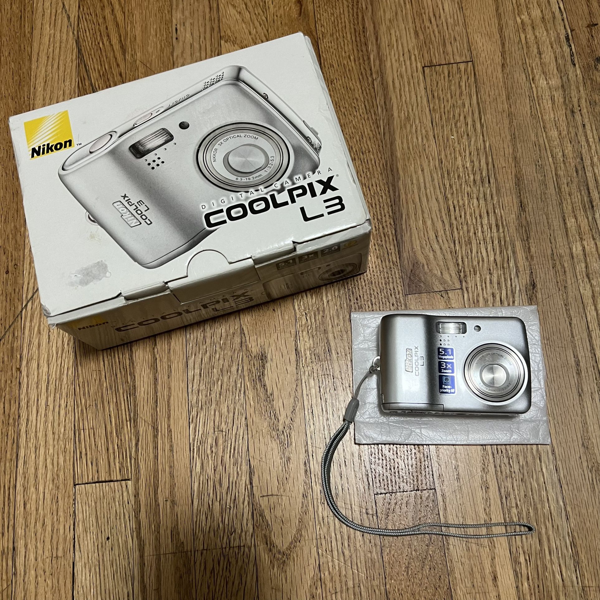 Nikon COOLPIX L3 5.1MP Digital Camera - Silver