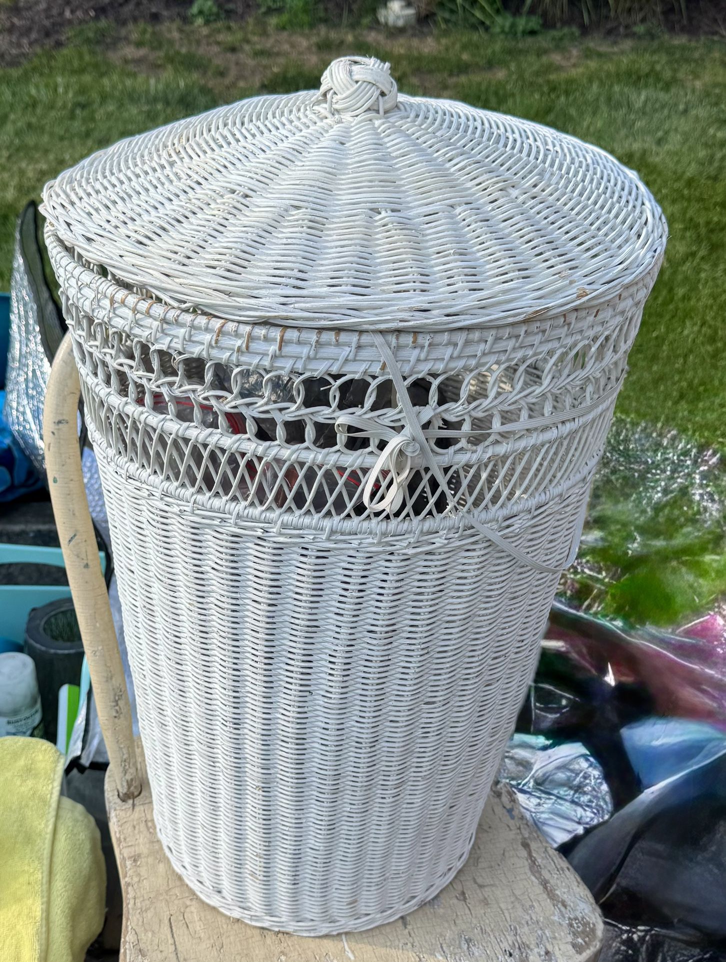 White Wicked Basket With Lid 