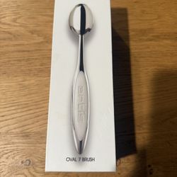 Artis Oval 7 Brush