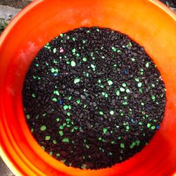 Black glow in dark fish gravel