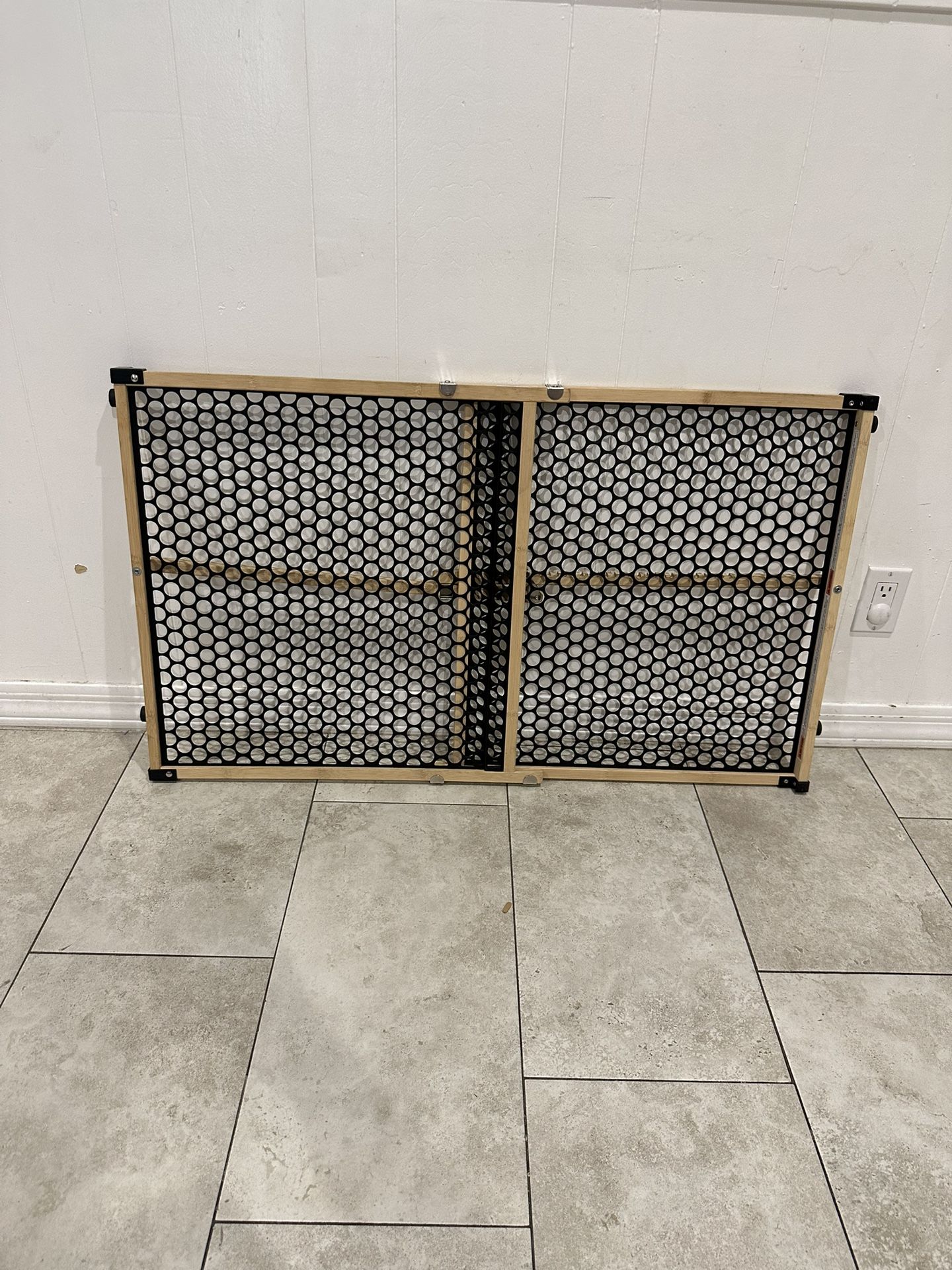 Bamboo Pet Gate / Baby Gate - Fits Openings 28” - 42”