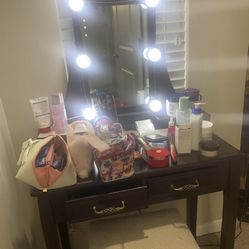 Selling Make Up Set Up Works Perfect