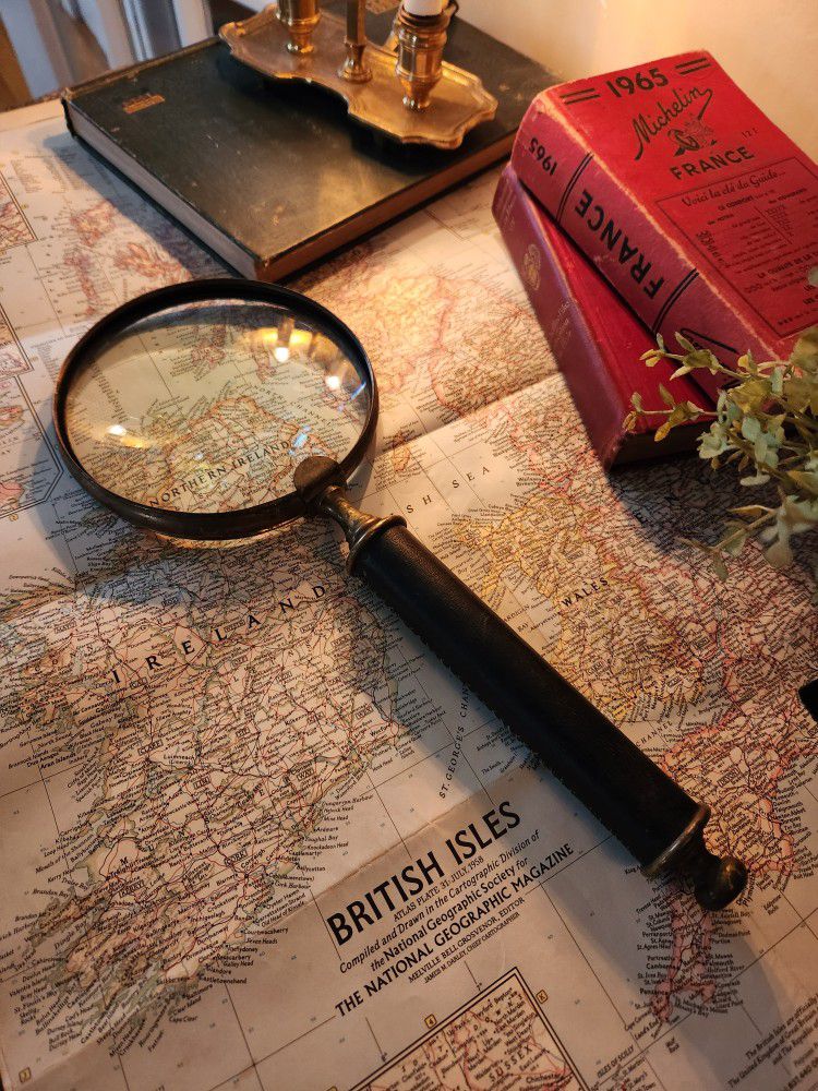 Charming Vintage Magnifying Glass 