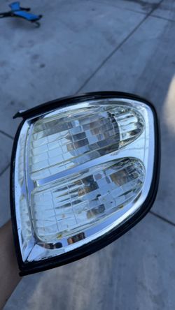 2001-2004 Toyota Sequoia Driver Turning Signal Light