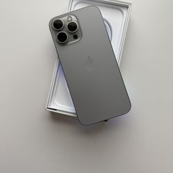 iPhone 16 Pro Max — Natural Titanium — 256GB — Unlocked