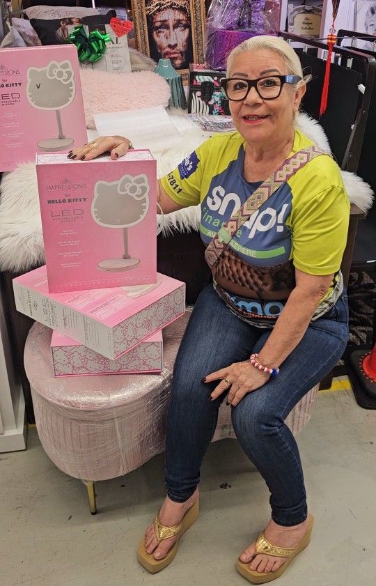 Impressions Vanity Hello Kitty Mirror Hello Kitty LED Rechargeable Makeup Mirror