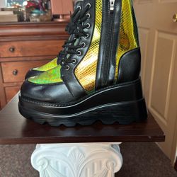 Women’s Retro Punk 2” Platform Leather Metallic Boots New 