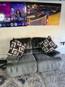 "LIKE NEW" Ashley furniture charcoal grey loveseat ( FREE DELIVERY)