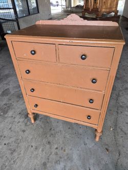 Dresser