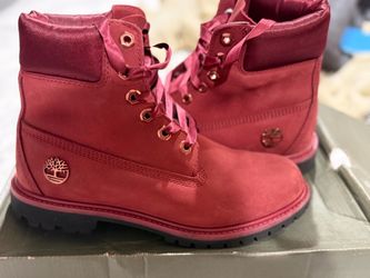 Women's burgundy timberland Boots Size 8.5 $180