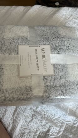 NEW Sherpa Throw 