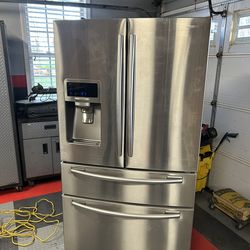 Clean Samsung Refrigerator New Ice Maker - Can Deliver