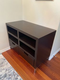 Corner table