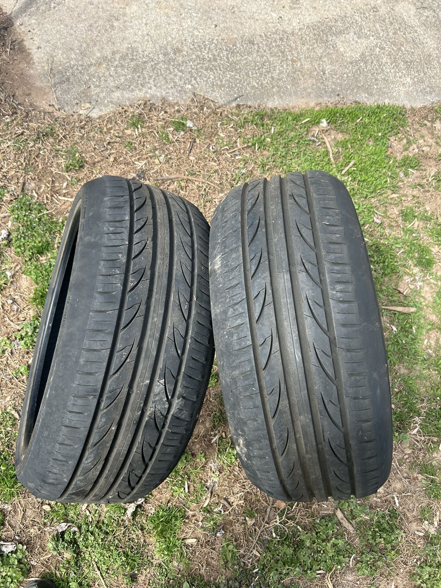215/40/18 Tires (Dextero)