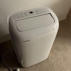 Toshiba 8000 BTU Portable AC Unit Cold Works Great