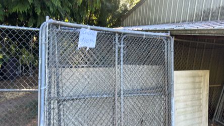 Kennel with gate