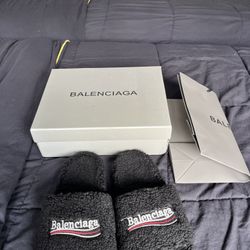 Balenciaga Furry slides NEW size 9,10