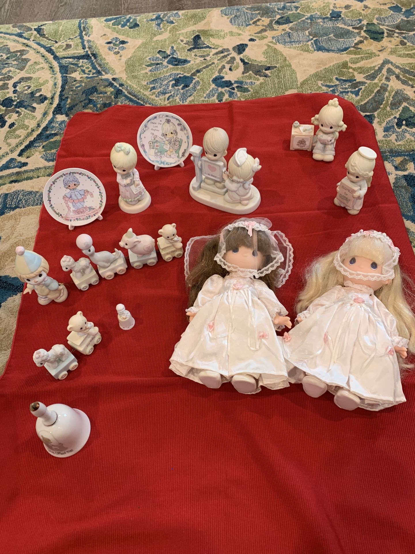 Precious moments Figurines