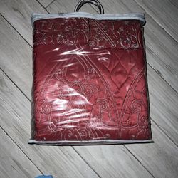 3 Piece Luxury Embroidery Quilt Set