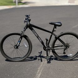Ozark Trail Mountain Bike with 27.5” wheels, front disc brake. 
