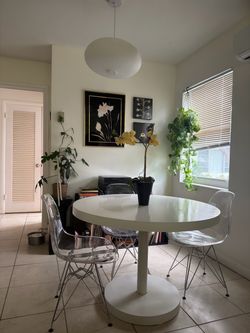 White dining table with four acrylic chairs