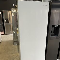 Frigidaire 14 Cu Upright Freezer In White 
