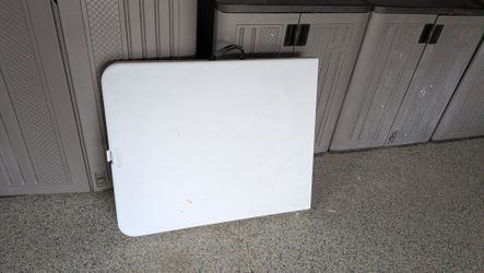 Plastic folding table