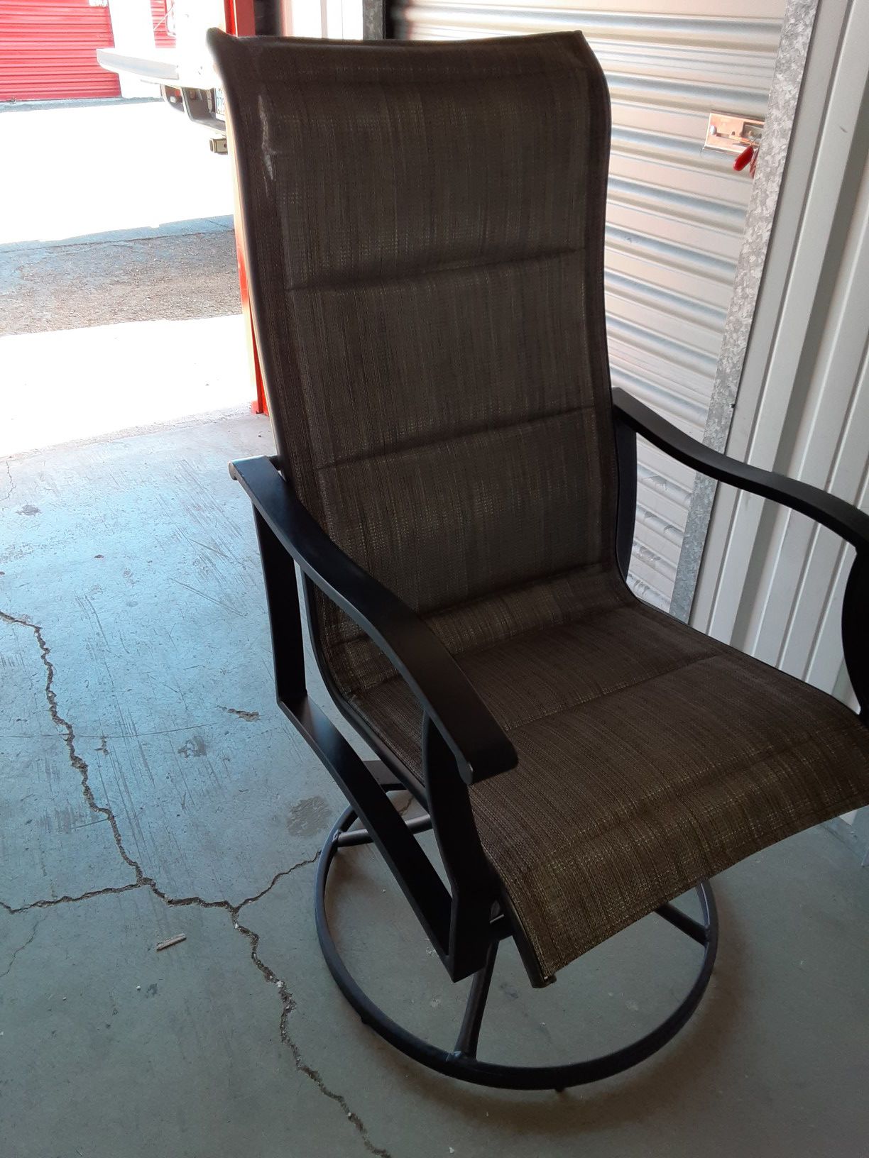 Outdoor lawn patio swivel chair *read*