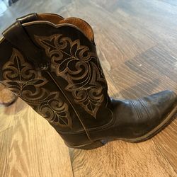 Women ariat bots size 7.5