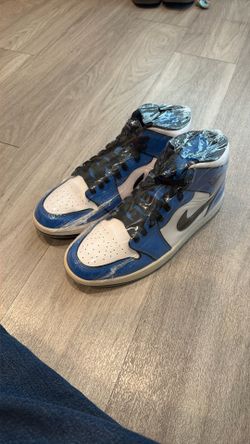 Air Jordan 1 Mids Signal Blue