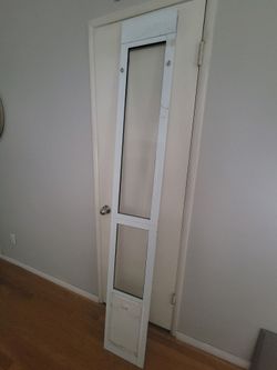 Adjustable doggie door
