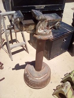 Heavy duty anvil vise