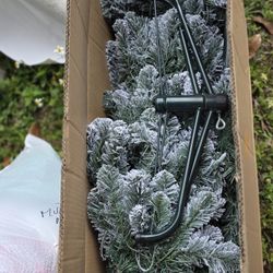 Artificial 6’ white Christmas tree, flocked.w/warm White Light 