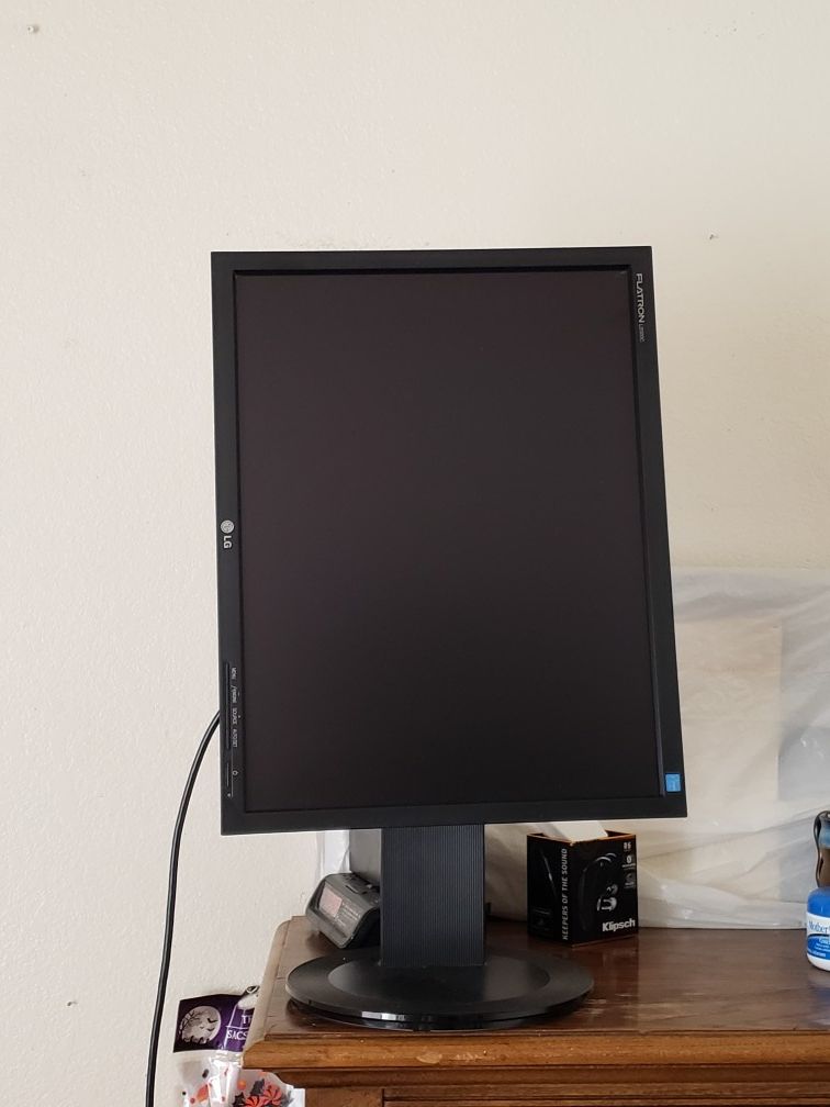20in LG Flatron L2000 Computer Monitor can rotate to vertical and height HDMI and D Sub input