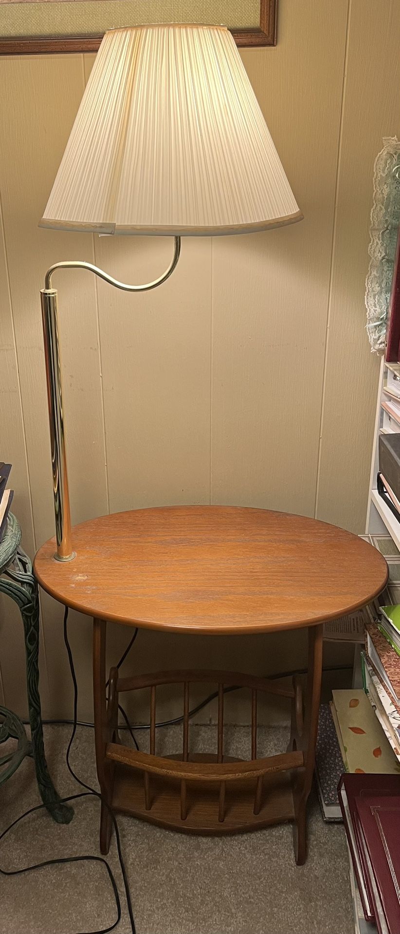 Table Lamp With Magazine Holder