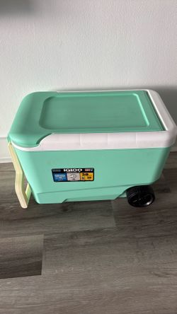 Igloo cooler with wheels new
