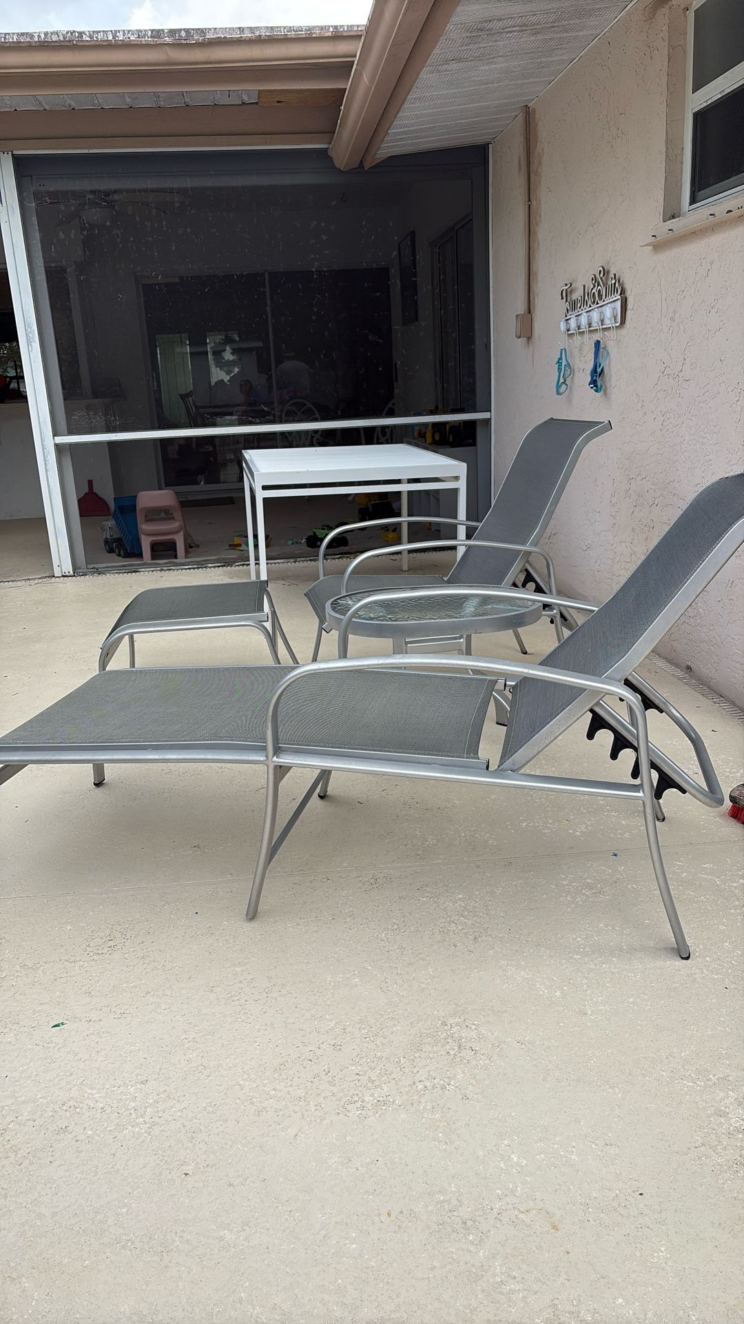 Set Of Patio Lounge / Chairs 