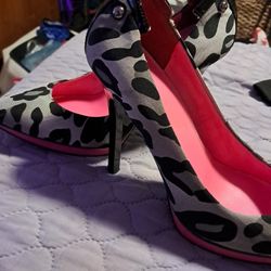 Guess  Pink/black Pumps Size 8 15.00 