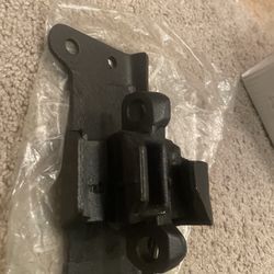 Subaru Murano 03-07 L Transmission Mount